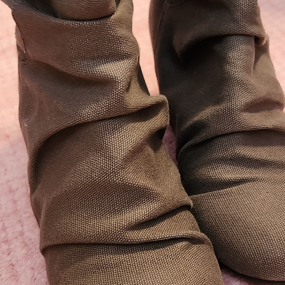 Shoes - Picture 5 of 10